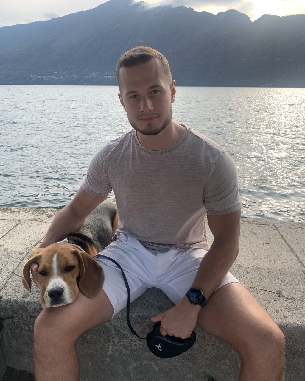 Quentin, co-fondateur du programme Renaissance 180, avec son chien